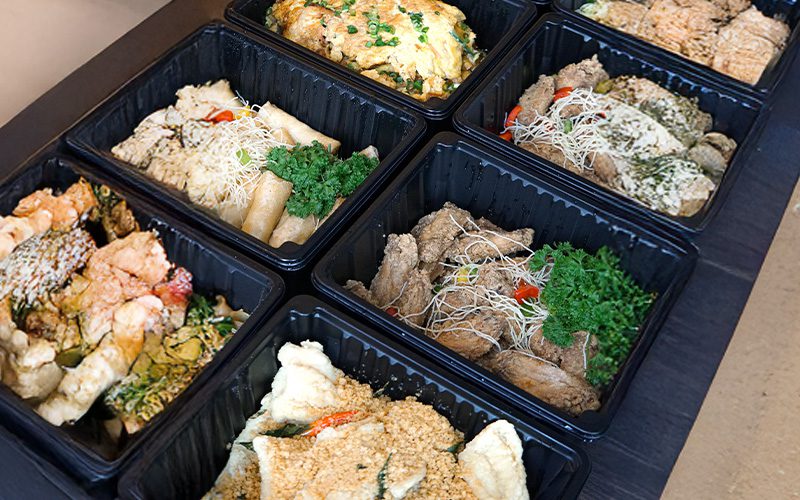 Elsie Kitchen mini buffet food containers for easy setup.