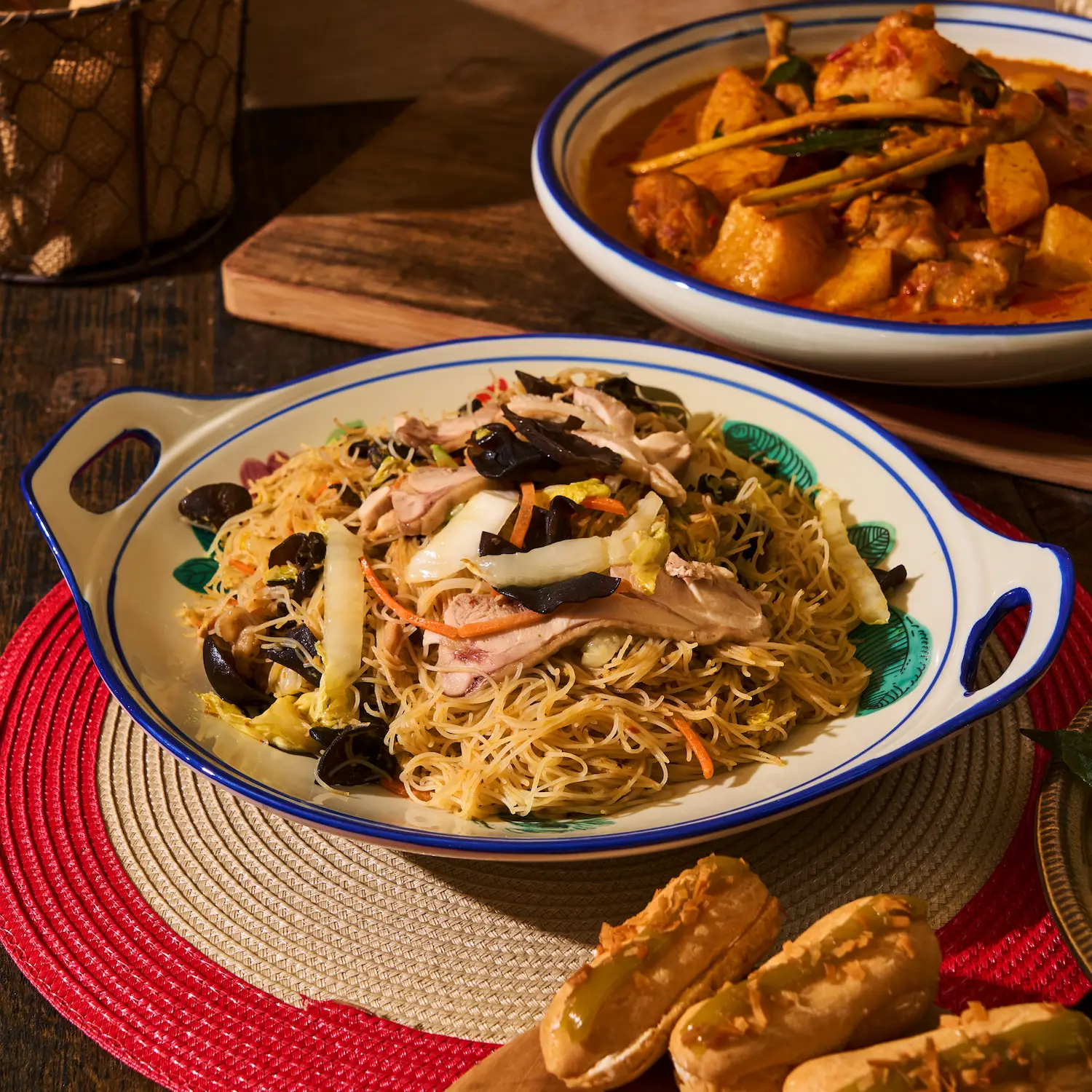 Invigorating Fu Gui Pulled Chicken Braised White Bee Hoon